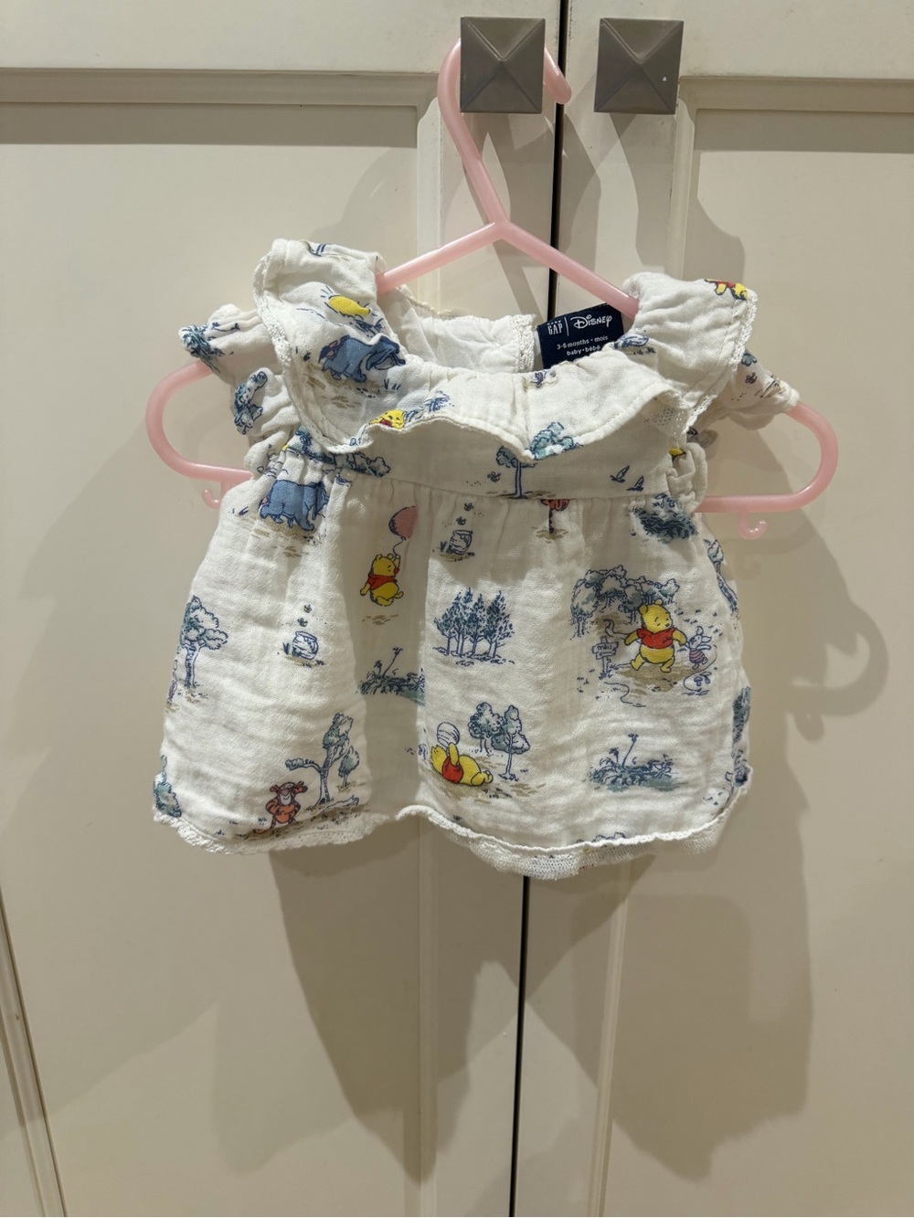 Gap 3-6m Disney Baby White Winnie the Pooh Print Ruffle Top